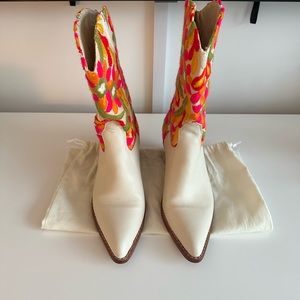 Embroidered Cowboy boots in Ivory